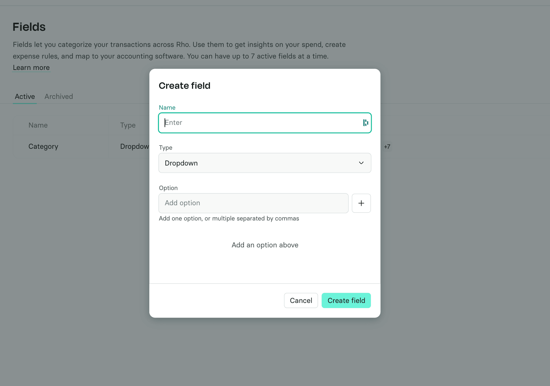 Popup window for creating a field with entries for name, type (dropdown), and options. Buttons for canceling or creating the field below.